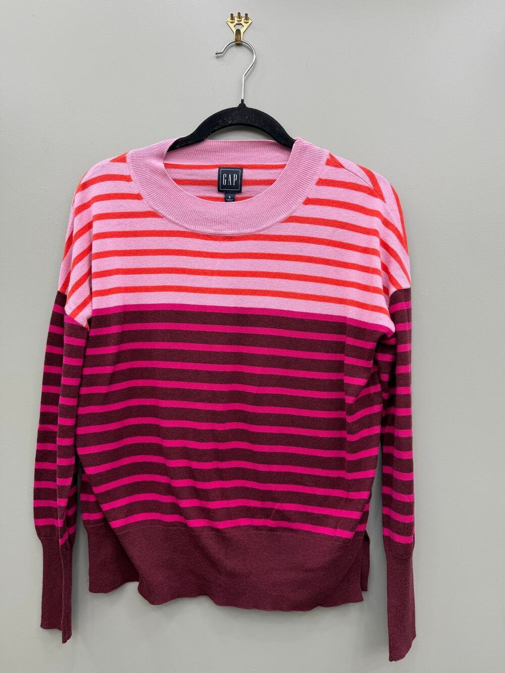 GAP Colorblock Striped Sweater Womens Small Pink Burgundy Crew Neck Knit